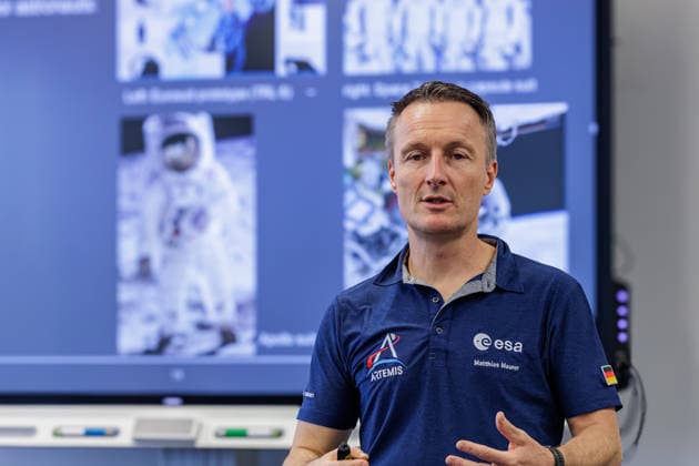 September 22, 2026, Mönchengladbach: ESA astronaut Dr. Matthias Maurer in discussion with representatives of N