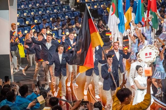 WorldSkills kicked off with an elaborately staged show in the Chinese metropolis of Shanghai. At the Mercedes-Benz Arena on the former Expo grounds, the 36 German participants made their entrance alongside delegations from around the world. Over the next four days of competition, these young skilled wor