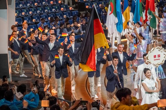 WorldSkills kicked off with an elaborately staged show in the Chinese metropolis of Shanghai. At the Mercedes-Benz Arena on the former Expo grounds, the 36 German participants made their entrance alongside delegations from around the world. Over the next four days of competition, these young skilled wor