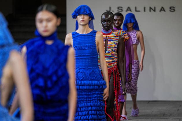 IPA88836331 - Milan, Milan Women™s Fashion Week Spring Summer 2027 - Women™s Fashion, Spring Summer 2027 - J. Salinas fashion show - runway in the photo: models  Copyright: xRiccardoxGIordanox xRiccardoxGiordano IPAx IPA88836331
