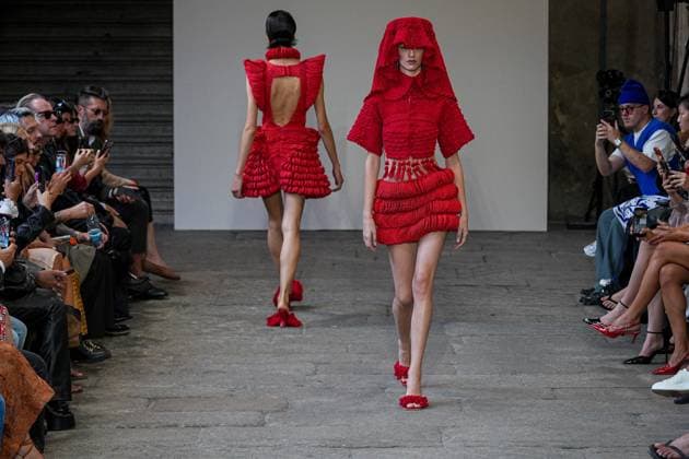 IPA88836116 - Milan, Milan Women™s Fashion Week Spring Summer 2027 - Women™s Fashion, Spring Summer 2027 - J.Salinas fashion show - runway pictured: models  Copyright: xRiccardoxGIordanox xRiccardoxGiordano IPAx IPA88836116