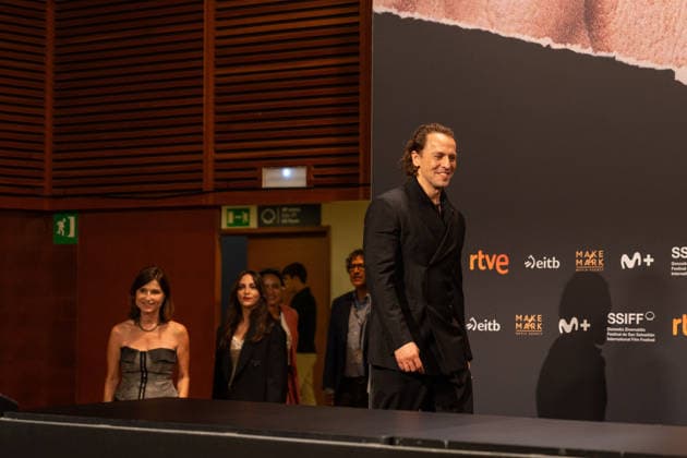 74th San Sebastian International Film Festival SAN SEBASTIAN, SPAIN - SEPTEMBER 22: Turkish filmmaker Yesim Ustaoglu, Turkish actor Metin Akdulger and Turkish actress Oyku Karayel attend the press conference after premiere of the Turkish film Artakalan in San Sebastian of Spain on September 22, 2026. The film Artakalan , written and directed by Yesim Ustaoglu is in selected for the festival s official program. Javi Julio Anadolu San Sebastian Spain. Editorial use only. Please get in touch for any other usage.  Copyright: x2026xAnadoluxJavixJuliox
