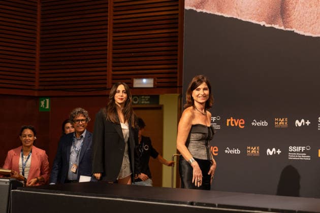 74th San Sebastian International Film Festival SAN SEBASTIAN, SPAIN - SEPTEMBER 22: Turkish filmmaker Yesim Ustaoglu, Turkish actor Metin Akdulger and Turkish actress Oyku Karayel attend the press conference after premiere of the Turkish film Artakalan in San Sebastian of Spain on September 22, 2026. The film Artakalan , written and directed by Yesim Ustaoglu is in selected for the festival s official program. Javi Julio Anadolu San Sebastian Spain. Editorial use only. Please get in touch for any other usage.  Copyright: x2026xAnadoluxJavixJuliox