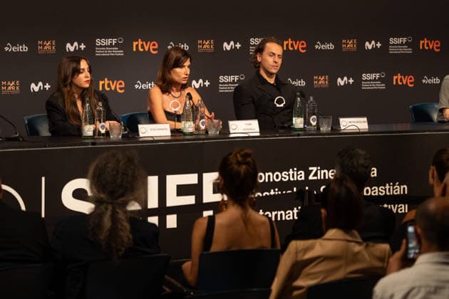 74th San Sebastian International Film Festival SAN SEBASTIAN, SPAIN - SEPTEMBER 22: Turkish filmmaker Yesim Ustaoglu, Turkish actor Metin Akdulger and Turkish actress Oyku Karayel attend the press conference after premiere of the Turkish film Artakalan in San Sebastian of Spain on September 22, 2026. The film Artakalan , written and directed by Yesim Ustaoglu is in selected for the festival s official program. Javi Julio Anadolu San Sebastian Spain. Editorial use only. Please get in touch for any other usage.  Copyright: x2026xAnadoluxJavixJuliox