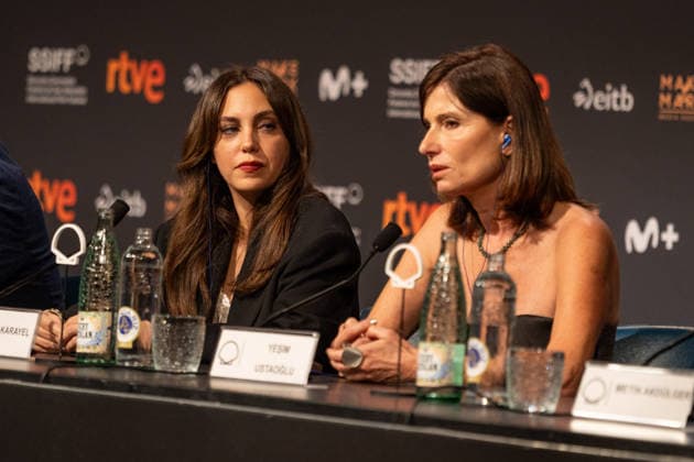 74th San Sebastian International Film Festival SAN SEBASTIAN, SPAIN - SEPTEMBER 22: Turkish filmmaker Yesim Ustaoglu, Turkish actor Metin Akdulger (not seen) and Turkish actress Oyku Karayel attend the press conference after premiere of the Turkish film Artakalan in San Sebastian of Spain on September 22, 2026. The film Artakalan , written and directed by Yesim Ustaoglu is in selected for the festival s official program. Javi Julio Anadolu San Sebastian Spain. Editorial use only. Please get in touch for any other usage.  Copyright: x2026xAnadoluxJavixJuliox