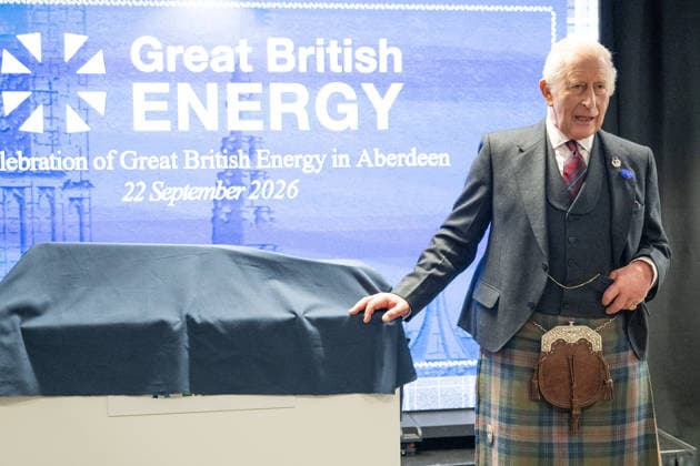 King Charles III visit to Peterhead King Charles III unveils a plaque during a visit to the new Great British Energy headquarters in Aberdeen to meet with representatives working across North East Scotland supporting the United Kingdom™s energy transition. Picture date: Tuesday September 22, 2026., Credit:Lesley Martin PA ROTA - B68 Avalon UK, Aberdeen  Copyright: xLesleyxMartinx xPAxROTAx-xB68x xAvalonx 1137290395