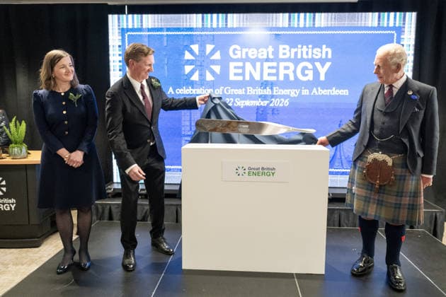 King Charles III visit to Peterhead King Charles III unveils a plaque during a visit to the new Great British Energy headquarters in Aberdeen to meet with representatives working across North East Scotland supporting the United Kingdom™s energy transition. Picture date: Tuesday September 22, 2026., Credit:Lesley Martin PA ROTA - B68 Avalon UK, Aberdeen  Copyright: xLesleyxMartinx xPAxROTAx-xB68x xAvalonx 1137290417