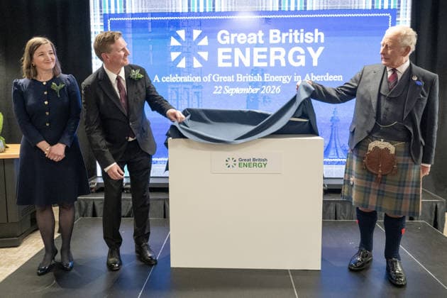 King Charles III visit to Peterhead King Charles III unveils a plaque during a visit to the new Great British Energy headquarters in Aberdeen to meet with representatives working across North East Scotland supporting the United Kingdom™s energy transition. Picture date: Tuesday September 22, 2026., Credit:Lesley Martin PA ROTA - B68 Avalon UK, Aberdeen  Copyright: xLesleyxMartinx xPAxROTAx-xB68x xAvalonx 1137290419