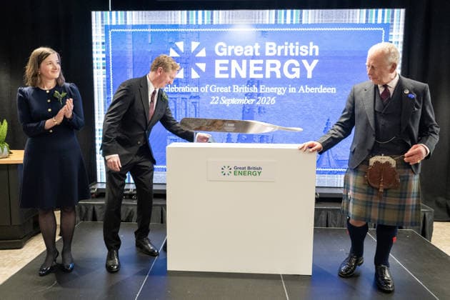King Charles III visit to Peterhead King Charles III unveils a plaque during a visit to the new Great British Energy headquarters in Aberdeen to meet with representatives working across North East Scotland supporting the United Kingdom™s energy transition. Picture date: Tuesday September 22, 2026., Credit:Lesley Martin PA ROTA - B68 Avalon UK, Aberdeen  Copyright: xLesleyxMartinx xPAxROTAx-xB68x xAvalonx 1137290452