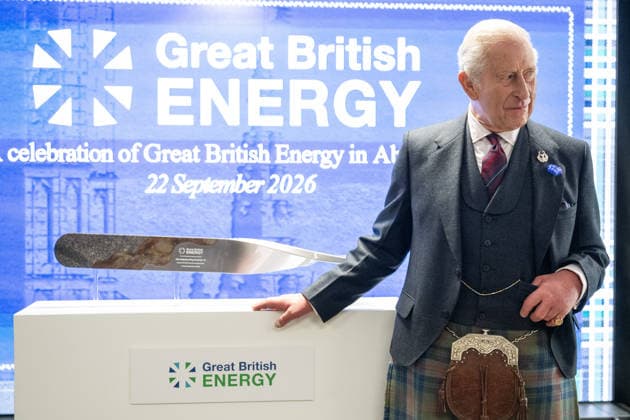 King Charles III visit to Peterhead King Charles III unveils a plaque during a visit to the new Great British Energy headquarters in Aberdeen to meet with representatives working across North East Scotland supporting the United Kingdom™s energy transition. Picture date: Tuesday September 22, 2026., Credit:Lesley Martin PA ROTA - B68 Avalon UK, Aberdeen  Copyright: xLesleyxMartinx xPAxROTAx-xB68x xAvalonx 1137290455