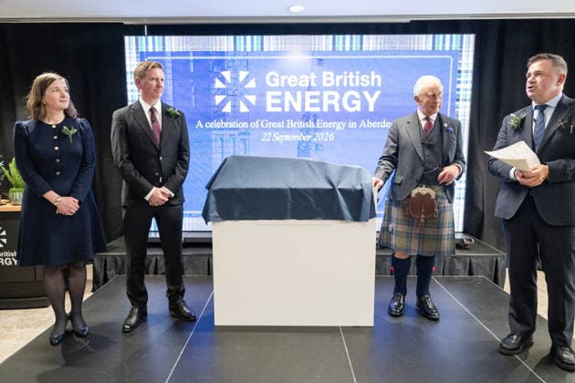 King Charles III visit to Peterhead King Charles III unveils a plaque during a visit to the new Great British Energy headquarters in Aberdeen to meet with representatives working across North East Scotland supporting the United Kingdom™s energy transition. Picture date: Tuesday September 22, 2026., Credit:Lesley Martin PA ROTA - B68 Avalon UK, Aberdeen  Copyright: xLesleyxMartinx xPAxROTAx-xB68x xAvalonx 1137290480