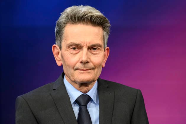Pictured from left: Rolf Mützenich, SPD, former parliamentary group leader, GER, Berlin, studio, guest on Maischberger, political talk show, TV, program, with host Sandra Maischberger, Das Erste, from Adlershof, Studio 20, September 22, 2026, Copyright: HMBxMedia UwexKoch