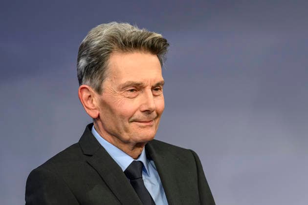 Pictured from left: Rolf Mützenich, SPD, former parliamentary group leader, GER, Berlin, studio, guest on Maischberger, political talk show, TV, program, with host Sandra Maischberger, Das Erste, from Studio 20 in Adlershof, September 22, 2026, Copyright: HMBxMedia UwexKoch