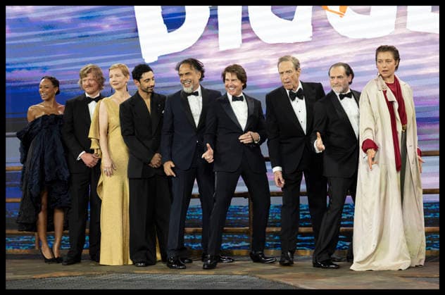 . 22 09 2026. London, United Kingdom. Tom Cruise with cast members at the premiere of Digger at the Royal Film Performance in London.  xStephenxLockx xi-Imagesx IIM-27022-0079