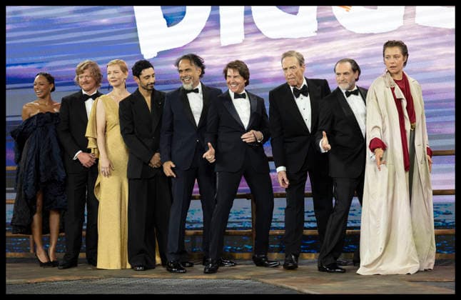 . 22 09 2026. London, United Kingdom. Tom Cruise with cast members at the premiere of Digger at the Royal Film Performance in London.  xStephenxLockx xi-Imagesx IIM-27022-0080