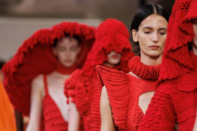 IPA88843140 - Milan, Milan Women™s Fashion Week Spring Summer 2027 - Women™s Fashion, Spring Summer 2027 - J. Salinas fashion show - runway - pictured: Models, finale of the fashion show.  Copyright: xCinziaxCamelax xx IPA88843140