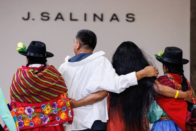 IPA88843223 - Milan, Milan Women™s Fashion Week Spring Summer 2027 - Women™s Fashion, Spring Summer 2027 - J. Salinas fashion show - runway - pictured: J. Salinas with guests.  Copyright: xCinziaxCamelax xx IPA88843223
