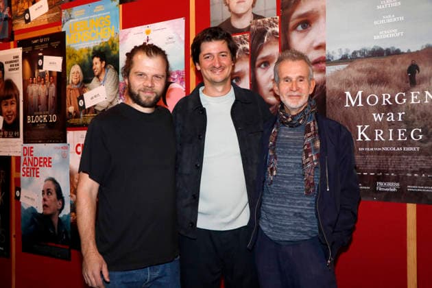Tomorrow Was War, Film Premiere at the Delphi Lux, Berlin, September 22, 2026 Director Nicolas Ehret with lead actors Enno Trebs and Ulrich Matthes at a photo call for the premiere of *Tomorrow Was War* at the Delphi Lux in Berlin on September 22, 2026 Berlin Delphi Lux Copyright: xAnitaxBuggex