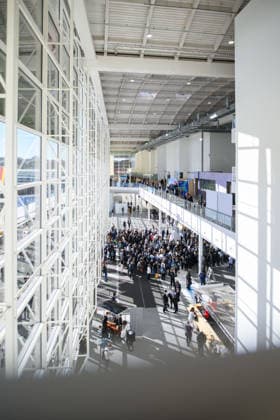 WindEnergy Hamburg Trade Show Visitors Hamburg, Germany Numerous trade show visitors and industry professionals in an entrance hall at WindEnergy Hamburg on the Hamburg Messe grounds. The international trade show brings together companies and industry professionals from the wind energy sector. Hamburg, Hamburg, Germany 20260922_Z9A_6758