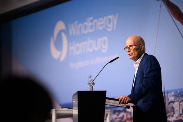 WindEnergy Hamburg Peter Tschentscher Hamburg, Germany Hamburg s First Mayor Peter Tschentscher (SPD) speaks at the opening of WindEnergy Hamburg at the Hamburg Messe exhibition grounds in Hamburg, Germany 20260922_Z9B_6981