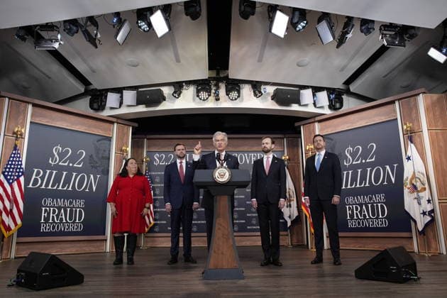 September 22, 2026, Washington, District Of Columbia, USA: Dr Mehmet Oz, Administrator, Centers for Medicare and Medicaid Services (CMS) during United States Vice President JD Vance™s press conference in the South Court Auditorium in the Eisenhower Executive Office Building on the White House Campus in Washington, DC, USA, on September 22, 2026 Washington USA - ZUMAs152 20260922_faa_s152_345 Copyright: xYurixGripasx-xPoolxviaxCNPx