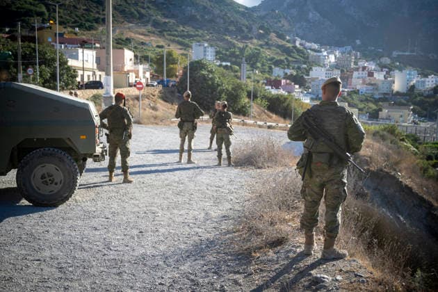 The Government Reinforces the Border in Ceuta Amid Calls for Another Mass Entry Several soldiers monitor the border in Benzú on September 22, 2026, in Ceuta, Spain. As of Tuesday, the government has reinforced security measures along Ceuta’s border with Morocco in response to the possibility of attempts at irregular entry coinciding with a call circulating on social media for tomorrow, Wednesday, September 23, 2026 SEPTEMBER 22, 2026 MIGRANTS IMMIGRANTS INVASION BORDER MIGRATION CRISIS HUMANITARIAN CRISIS MILITARY SOLDIERS Ceuta Ceuta, Spain  Copyright: xMarcosxMorenox 7792880