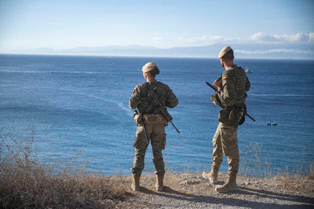The Government Reinforces the Border in Ceuta Amid Calls for Another Mass Entry Two soldiers guard the border in Benzú, on September 22, 2026, in Ceuta, Spain. As of Tuesday, the government has reinforced security measures along Ceuta’s border with Morocco in response to the possibility of attempts at irregular entry coinciding with a call circulating on social media for tomorrow, Wednesday, September 23, 2026 SEPTEMBER 22, 2026 MIGRANTS IMMIGRANTS BORDER INVASION MIGRATION CRISIS HUMANITARIAN CRISIS MILITARY SOLDIERS Ceuta Ceuta, Spain Copyright: xMarcosxMorenox 7792881