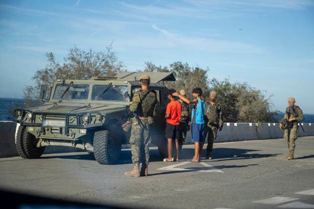The Government Reinforces the Border in Ceuta Amid Calls for Another Mass Influx Several soldiers patrol the border in Benzú on September 22, 2026, in Ceuta, Spain. As of Tuesday, the government has reinforced security measures along Ceuta’s border with Morocco in response to the possibility of attempts at irregular entry coinciding with a call circulating on social media for tomorrow, Wednesday, September 23, 2026 SEPTEMBER 22, 2026 MIGRANTS IMMIGRANTS INVASION BORDER MIGRATION CRISIS HUMANITARIAN CRISIS MILITARY SOLDIERS PIXELATED Ceuta Ceuta, Spain  Copyright: xMarcosxMorenox 7792887