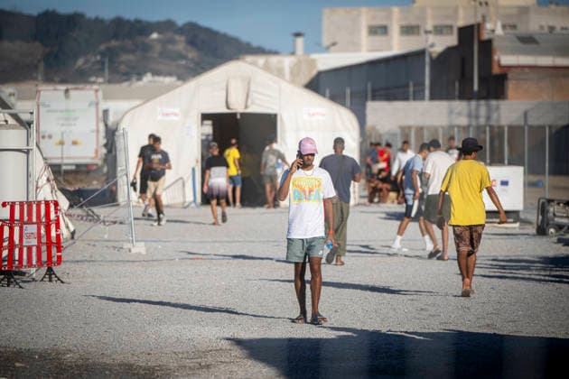 The Government Reinforces the Border in Ceuta Amid Calls for Another Mass Entry Several migrants at the Port of Poniente, on September 22, 2026, in Ceuta, Spain. As of Tuesday, the government has reinforced security measures along Ceuta’s border with Morocco in anticipation of possible attempts at irregular entry coinciding with the call circulating on social media for tomorrow, Wednesday, September 23, 2026 SEPTEMBER 22, 2026 MIGRANTS IMMIGRANTS INVASION BORDER MIGRATION CRISIS HUMANITARIAN CRISIS MILITARY SOLDIERS Ceuta Ceuta, Spain Copyright: xMarcosxMorenox 7792888