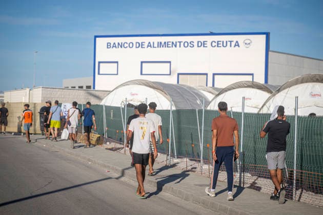 The Government Reinforces the Border in Ceuta Amid Calls for Another Mass Entry Several migrants at the Port of Poniente, on September 22, 2026, in Ceuta, Spain. As of Tuesday, the government has reinforced security measures along Ceuta’s border with Morocco in response to the possibility of attempts at irregular entry coinciding with a call circulating on social media for tomorrow, Wednesday, September 23, 2026 SEPTEMBER 22, 2026 MIGRANTS IMMIGRANTS INVASION BORDER MIGRATION CRISIS HUMANITARIAN CRISIS MILITARY SOLDIERS Ceuta Ceuta, Spain Copyright: xMarcosxMorenox 7792889