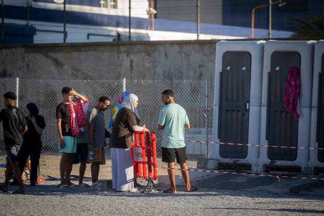 The Government Reinforces the Border in Ceuta Amid Calls for Another Mass Entry Several migrants at the Port of Poniente, on September 22, 2026, in Ceuta, Spain. As of Tuesday, the government has reinforced security measures along Ceuta’s border with Morocco in response to the possibility of attempts at irregular entry coinciding with a call circulating on social media for tomorrow, Wednesday, September 23, 2026 SEPTEMBER 22, 2026 MIGRANTS IMMIGRANTS INVASION BORDER MIGRATION CRISIS HUMANITARIAN CRISIS MILITARY SOLDIERS Ceuta Ceuta, Spain Copyright: xMarcosxMorenox 7792890