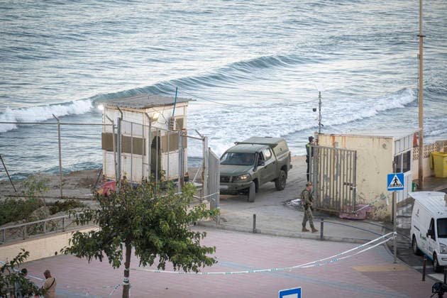 The Government Reinforces the Border in Ceuta Amid Calls for Another Mass Entry Several soldiers at the Tarajal border, September 22, 2026, in Ceuta, Spain. As of Tuesday, the government has reinforced security measures at the border between Ceuta and Morocco in light of the possibility of attempts to enter the country illegally, coinciding with a call circulating on social media for tomorrow, Wednesday, September 23, 2026 SEPTEMBER 22, 2026 MIGRANTS IMMIGRANTS BORDER INVASION MIGRATION CRISIS HUMANITARIAN CRISIS MILITARY SOLDIERS PIXELATED Ceuta Ceuta, Spain Copyright: xMarcosxMorenox 7792894