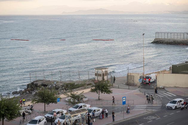 The Government Reinforces the Border in Ceuta Amid Calls for Another Mass Influx Tarajal Border, September 22, 2026, in Ceuta, Spain. As of Tuesday, the government has reinforced security measures at the border between Ceuta and Morocco in anticipation of possible attempts at irregular entry, coinciding with a call circulating on social media for tomorrow, Wednesday, September 23, 2026 SEPTEMBER 22, 2026 MIGRANTS IMMIGRANTS BORDER INVASION MIGRATION CRISIS HUMANITARIAN CRISIS MILITARY SOLDIERS BLURRED Ceuta Ceuta, Spain Copyright: xMarcosxMorenox 7792895