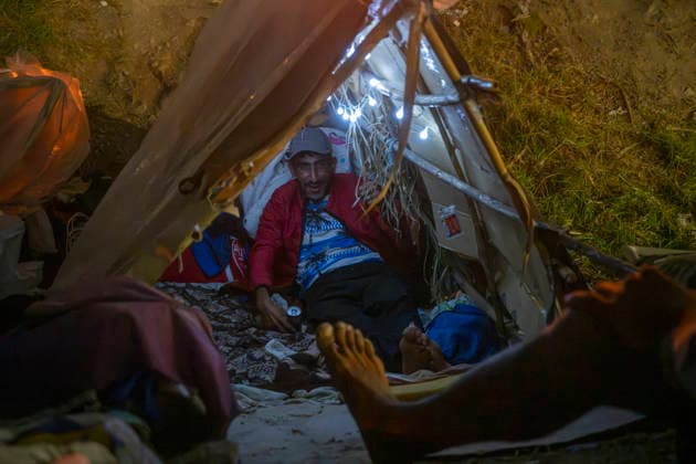 The Government Reinforces the Border in Ceuta Amid Calls for Another Mass Entry A migrant on Trampolín Beach, September 22, 2026, in Ceuta, Spain. As of Tuesday, the government has reinforced security measures along Ceuta’s border with Morocco in response to the possibility of attempts at irregular entry coinciding with a call circulating on social media for tomorrow, Wednesday, September 23, 2026 SEPTEMBER 22, 2026 MIGRANTS IMMIGRANTS INVASION BORDER MIGRATION CRISIS HUMANITARIAN CRISIS MILITARY SOLDIERS Ceuta Ceuta, Spain Copyright: xMarcosxMorenox 7792903