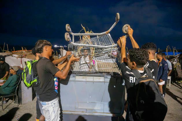 The Government Reinforces the Border in Ceuta Amid Calls for a New Mass Influx Several migrants on Trampolín Beach, September 22, 2026, in Ceuta, Spain. As of Tuesday, the government has reinforced security measures at Ceuta’s border with Morocco in response to the possibility of attempts at irregular entry coinciding with a call circulating on social media for tomorrow, Wednesday, September 23, 2026 SEPTEMBER 22, 2026 MIGRANTS IMMIGRANTS INVASION BORDER MIGRATION CRISIS HUMANITARIAN CRISIS MILITARY SOLDIERS Ceuta Ceuta, Spain Copyright: xMarcosxMorenox 7792912