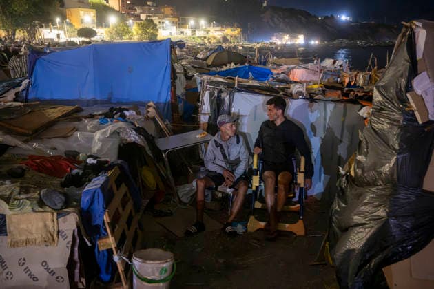 The Government Reinforces the Border in Ceuta Amid Calls for Another Mass Entry Several migrants on Trampolín Beach, September 22, 2026, in Ceuta, Spain. As of Tuesday, the government has reinforced security measures at Ceuta’s border with Morocco in anticipation of possible attempts at irregular entry coinciding with a call circulating on social media for tomorrow, Wednesday, September 23, 2026 SEPTEMBER 22, 2026 MIGRANTS IMMIGRANTS INVASION BORDER MIGRATION CRISIS HUMANITARIAN CRISIS MILITARY SOLDIERS Ceuta Ceuta, Spain Copyright: xMarcosxMorenox 7792914