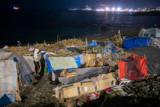 The Government Reinforces the Border in Ceuta Amid Calls for Another Mass Entry Several migrants on Trampolín Beach, September 22, 2026, in Ceuta, Spain. As of Tuesday, the government has reinforced security measures at Ceuta’s border with Morocco in anticipation of possible attempts at irregular entry coinciding with a call circulating on social media for tomorrow, Wednesday, September 23, 2026 SEPTEMBER 22, 2026 MIGRANTS IMMIGRANTS INVASION BORDER MIGRATION CRISIS HUMANITARIAN CRISIS MILITARY SOLDIERS Ceuta Ceuta, Spain Copyright: xMarcosxMorenox 7792916