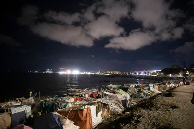 The Government Reinforces the Border in Ceuta Amid Calls for Another Mass Entry Several migrants on Trampolín Beach, September 22, 2026, in Ceuta, Spain. As of Tuesday, the government has reinforced security measures at Ceuta’s border with Morocco in anticipation of possible attempts at irregular entry coinciding with a call circulating on social media for tomorrow, Wednesday, September 23, 2026 SEPTEMBER 22, 2026 MIGRANTS IMMIGRANTS INVASION BORDER MIGRATION CRISIS HUMANITARIAN CRISIS MILITARY SOLDIERS Ceuta Ceuta, Spain Copyright: xMarcosxMorenox 7792917