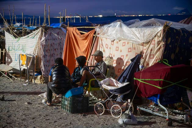 The government is strengthening security at the Ceuta border in response to calls for another mass influx. Three migrants on Trampolín Beach, September 22, 2026, in Ceuta, Spain. As of Tuesday, the government has strengthened security measures along Ceuta’s border with Morocco in response to the possibility of attempts at irregular entry coinciding with a call circulating on social media for tomorrow, Wednesday, September 23, 2026 SEPTEMBER 22, 2026 MIGRANTS IMMIGRANTS INVASION BORDER MIGRATION CRISIS HUMANITARIAN CRISIS MILITARY SOLDIERS Ceuta Ceuta, Spain Copyright: xMarcosxMorenox 7792919