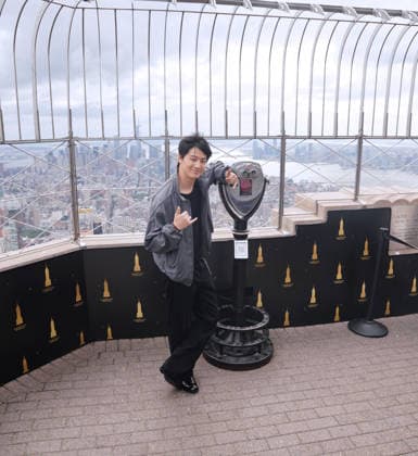 September 22, 2026, New York, Ny, United States: Jay B visits the Empire State Building in Celebration of the 2026 Tape: Roots Tour. Held at Empire State Building in New York. Kashon Bussa Jones Zuma Press September 22, 2026. New York United States - ZUMAp281 20260922_zea_p281_017 Copyright: xPhotoxImagexPressx
