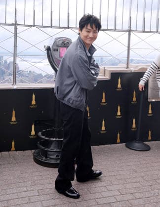 September 22, 2026, New York, Ny, United States: Jay B visits the Empire State Building in Celebration of the 2026 Tape: Roots Tour. Held at Empire State Building in New York. Kashon Bussa Jones Zuma Press September 22, 2026. New York United States - ZUMAp281 20260922_zea_p281_019 Copyright: xPhotoxImagexPressx