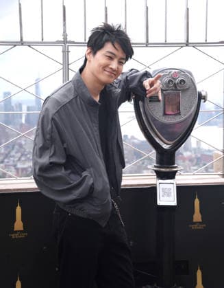 September 22, 2026, New York, Ny, United States: Jay B visits the Empire State Building in Celebration of the 2026 Tape: Roots Tour. Held at Empire State Building in New York. Kashon Bussa Jones Zuma Press September 22, 2026. New York United States - ZUMAp281 20260922_zea_p281_015 Copyright: xPhotoxImagexPressx