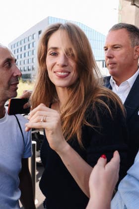 IPA88849575 - Milan, Arrivals at the Prada fashion show during Milan Fashion Week Women s Collection Spring Summer 2027 - Women s Fashion, Spring Summer 2027. Pictured: Maya Hawke  Copyright: xAlessandroxBremecx xx IPA88849575