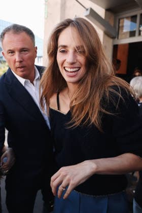 IPA88849581 - Milan, Arrivals at the Prada fashion show during Milan Fashion Week Women s Collection Spring Summer 2027 - Women s Fashion, Spring Summer 2027. Pictured: Maya Hawke  Copyright: xAlessandroxBremecx xx IPA88849581