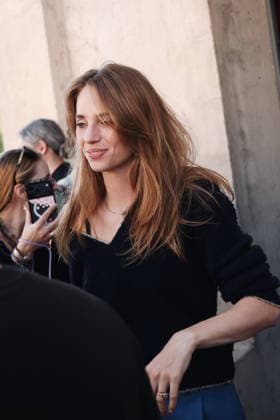 IPA88849584 - Milan, Arrivals at the Prada fashion show during Milan Fashion Week: Women s Spring Summer 2027 Collection. Pictured: Maya Hawke  Copyright: xAlessandroxBremecx xx IPA88849584