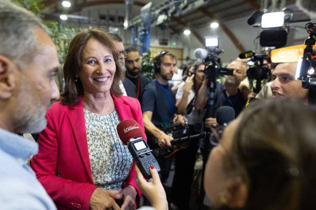 Segolene Royal Campaign meeting for the PS Primary - Alfortville Candidate in the Socialist (PS) and centre-left Place Publique (PP) parties primary ahead of France s 2027 presidential election Segolene Royal speaks to the press during her campaign meeting in Alfortville, suburbs of Paris on September 22, 2026. Photo by Raphael Lafargue ABACAPRESS.COM Alfortville France  Copyright: xLafarguexRaphael ABACAx