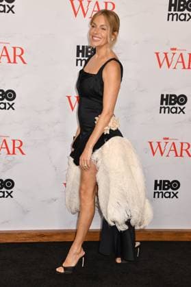 HBO’s War Premiere NEW YORK, NY - SEPTEMBER 22: Dominic West at the New York Red Carpet Premiere of the HBO Original Drama Series War on September 22, 2026 at the Perelman Performing Arts Center in New York City. Credit: John Fycke AdMedia. 22 Sep 2026 Pictured: Sienna Miller.  Copyright: xThexMegaxAgencyxJohnxFycke AdMediax xMEGAx