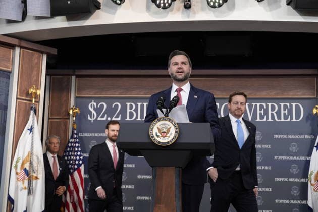September 22, 2026, Washington, District Of Columbia, USA: United States Vice President JD Vance arrives to hold a press conference in the South Court Auditorium in the Eisenhower Executive Office Building on the White House Campus in Washington, DC, USA, on September 22, 2026 Washington USA - ZUMAs152 20260922_faa_s152_335 Copyright: xYurixGripasx-xPoolxviaxCNPx