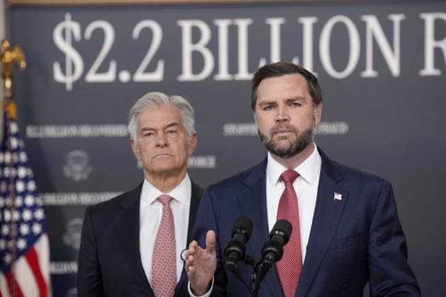 September 22, 2026, Washington, District Of Columbia, USA: United States Vice President JD Vance holds a press conference in the South Court Auditorium in the Eisenhower Executive Office Building on the White House Campus in Washington, DC, USA, on September 22, 2026. Looking on at left is Dr Mehmet Oz, Administrator, Centers for Medicare and Medicaid Services (CMS) Washington USA - ZUMAs152 20260922_faa_s152_340 Copyright: xYurixGripasx-xPoolxviaxCNPx