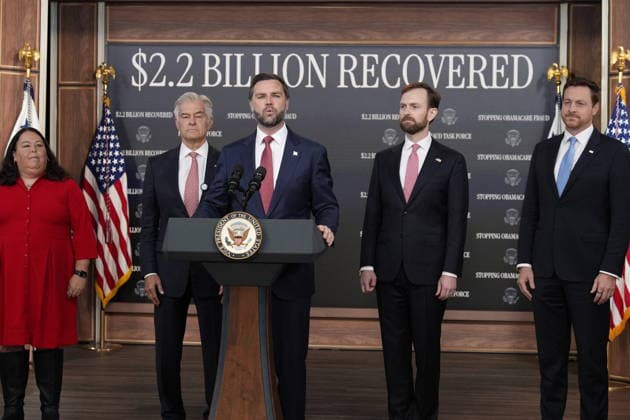 September 22, 2026, Washington, District Of Columbia, USA: United States Vice President JD Vance holds a press conference in the South Court Auditorium in the Eisenhower Executive Office Building on the White House Campus in Washington, DC, USA, on September 22, 2026. Looking on at left is Dr Mehmet Oz, Administrator, Centers for Medicare and Medicaid Services (CMS) Washington USA - ZUMAs152 20260922_faa_s152_330 Copyright: xYurixGripasx-xPoolxviaxCNPx
